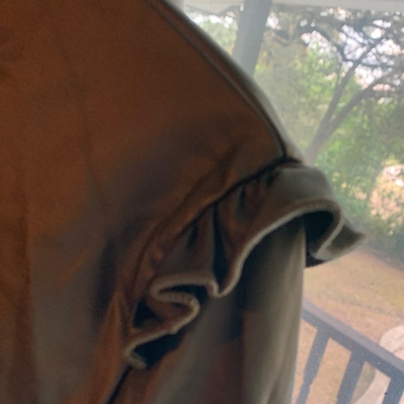 💚💚💚XXL OLIVE GREEN PULLOVER TOP WITH LONG RUFFLED SLEEVES AT THE SHOULDERS💚💚 - Picture 3 of 5